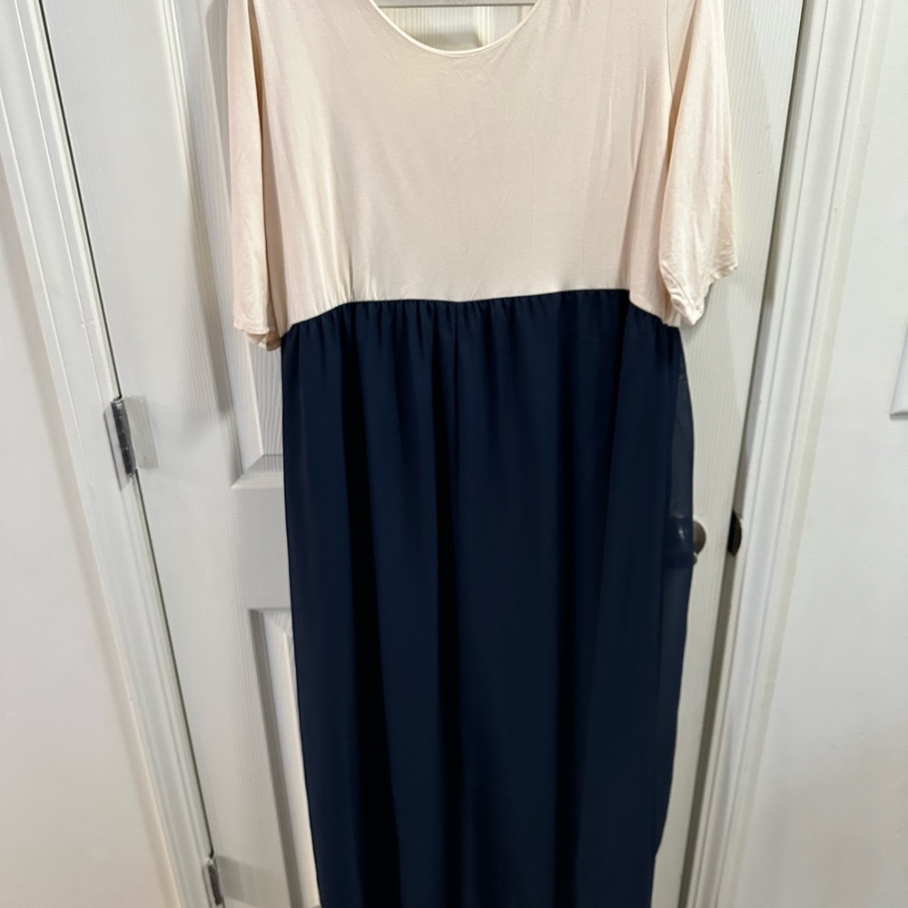 Two-Tone Cream and Navy Maxi Dress - Picture 3 of 3